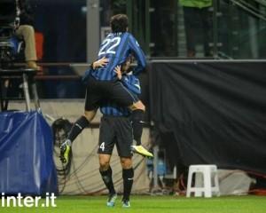 Inter-Lille 2011-12 Milito e Zanetti