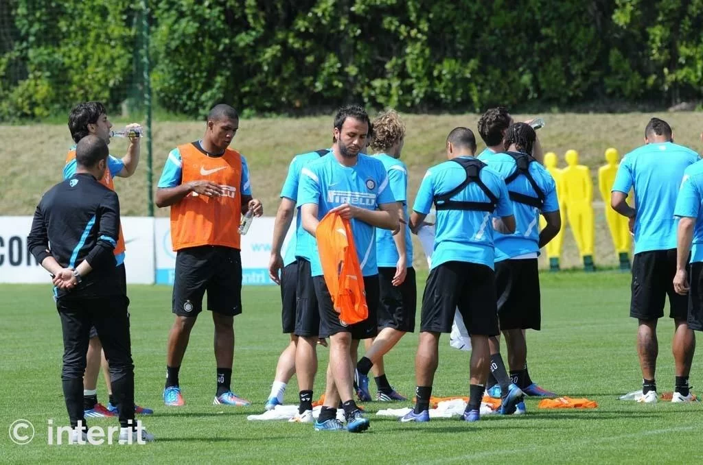 Appiano: Guarin e Poli in gruppo, seduta specifica per Alvarez. Presente anche il neo papà Zanetti