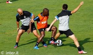 Allenamento Mudingayi Cambiasso 05082012 (8)