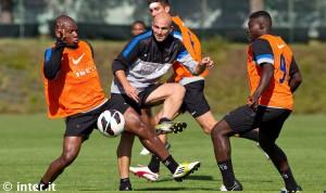 11 - Inter allenamento Cambiasso Mudingayi Duncan 28 settembre 2012