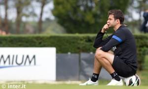 Stramaccioni allenamento pensieroso