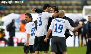 Bologna-Inter 14 abbraccio Strama Cambiasso Nagatomo Ranocchia