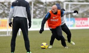 Cambiasso rifinitura Inter-Genoa