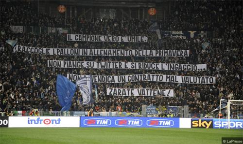 Striscione Lazio Curva Nord contro Zarate