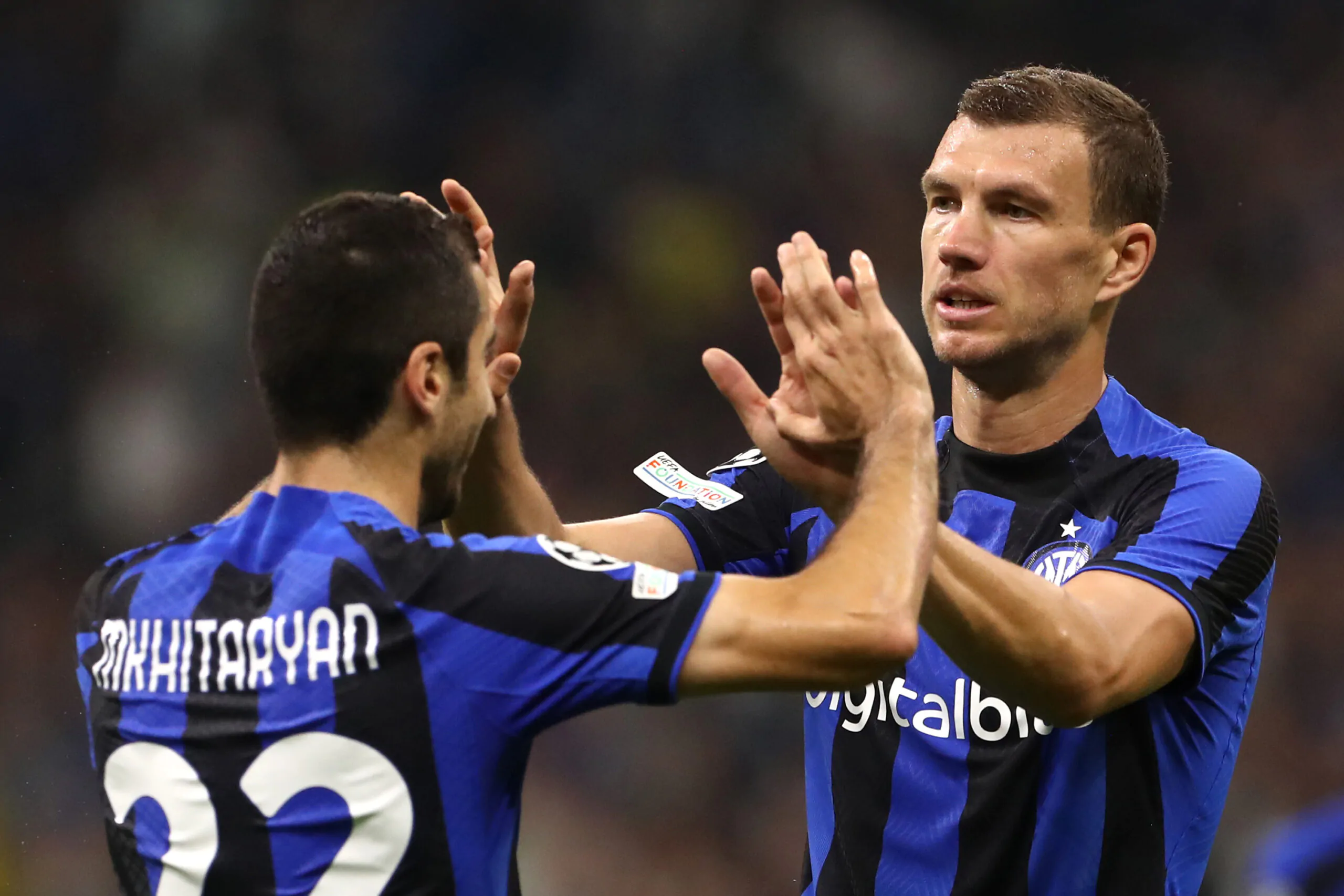 Inter agli ottavi, a sorpresa la rivelazione di Dzeko: cos’è successo prima della gara con il Viktoria Plzen