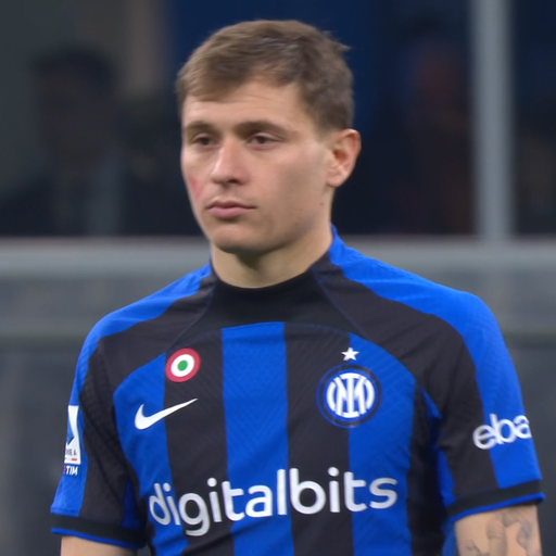 Barella in campo a San Siro