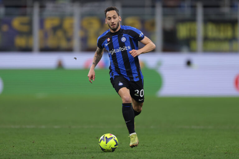 Calhanoglu in campo a San Siro