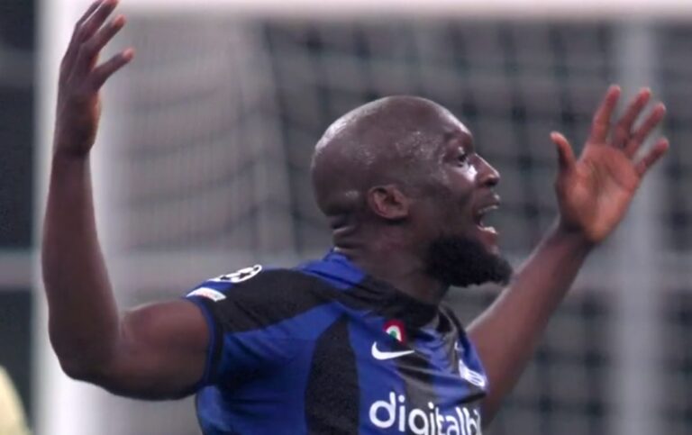 Lukaku festeggia dopo il gol segnato al Porto