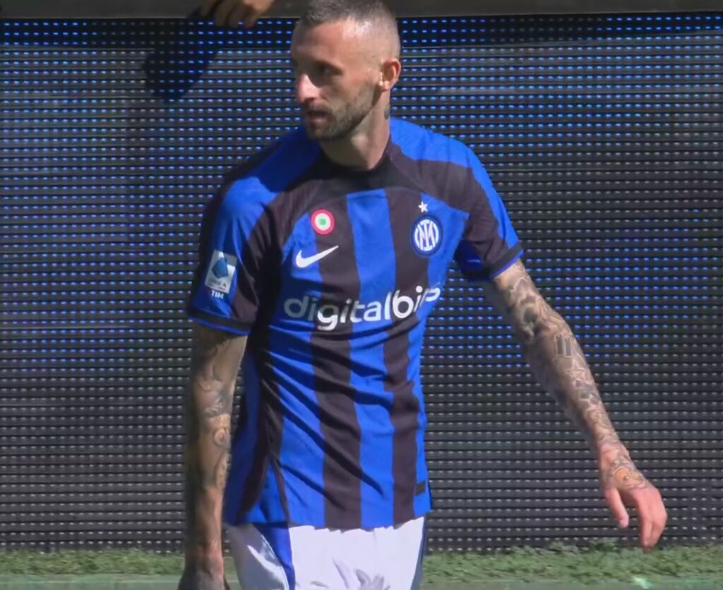 Brozovic in campo durante Udinese-Inter