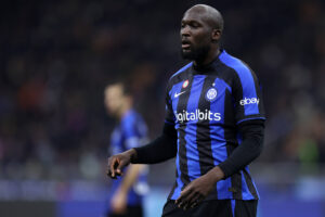 Lukaku in campo a San Siro durante Inter-Udinese Biasin