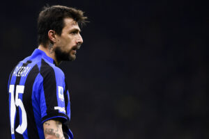 Acerbi in campo durante Inter-Juventus