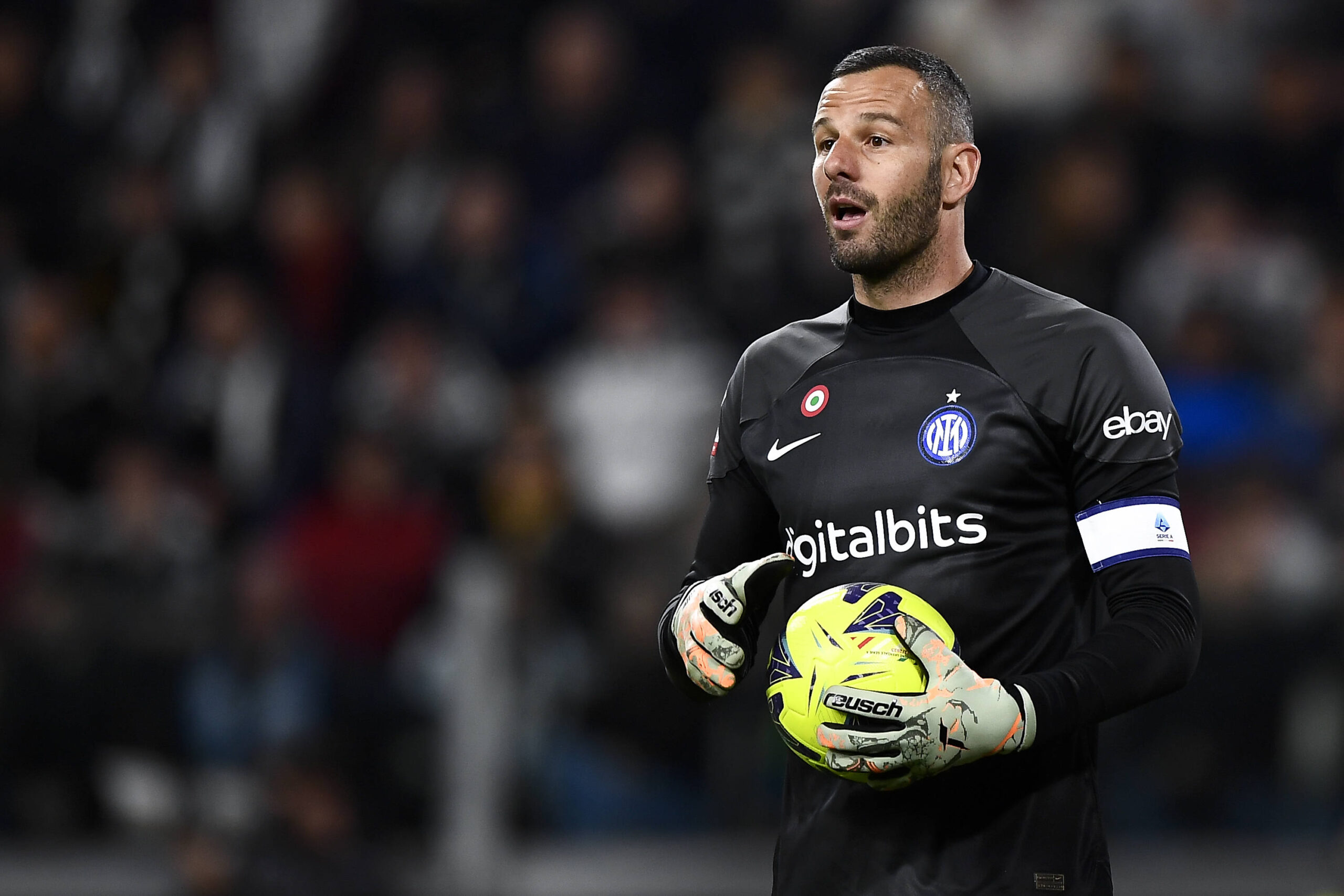 Handanovic in campo durante Juventus-Inter