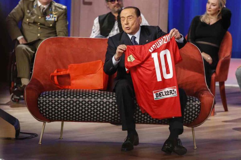 FIGC omaggia Berlusconi