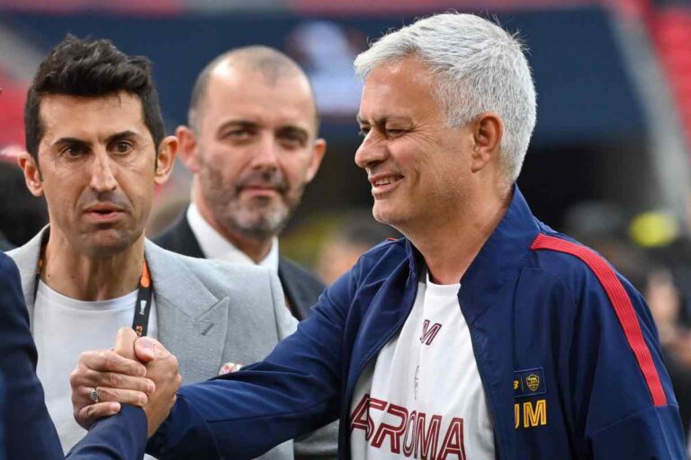 Mourinho chiama l'attaccante alla Roma