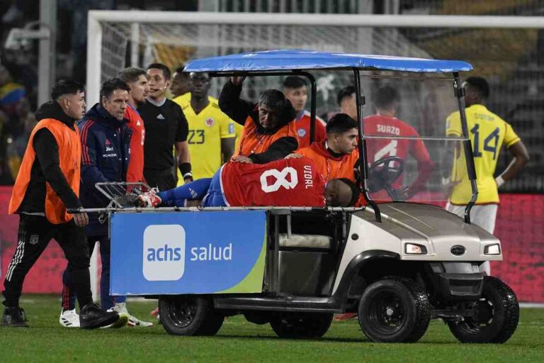 Brutto infortunio per Vidal con il Cile: esce con l'ambulanza!