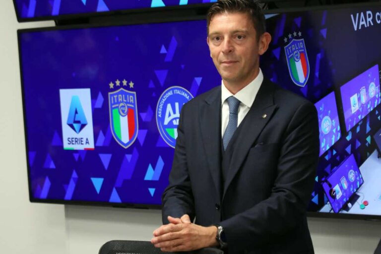 Bufera sugli arbitri, Rocchi non ci sta: "Devono avere il diritto di sbagliare"