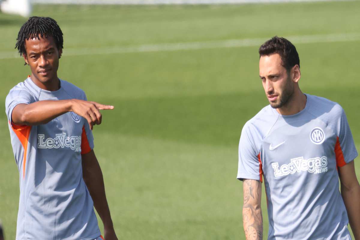 Cuadrado alza ancora bandiera bianca