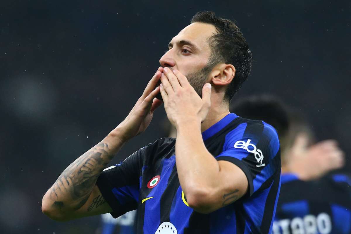 Calhanoglu dovrebbe partire dal 1' in Juventus-Inter