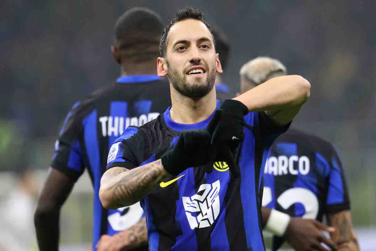 "Calhanoglu è il centrocampista più forte del mondo": tifosi dell'Inter in visibilio