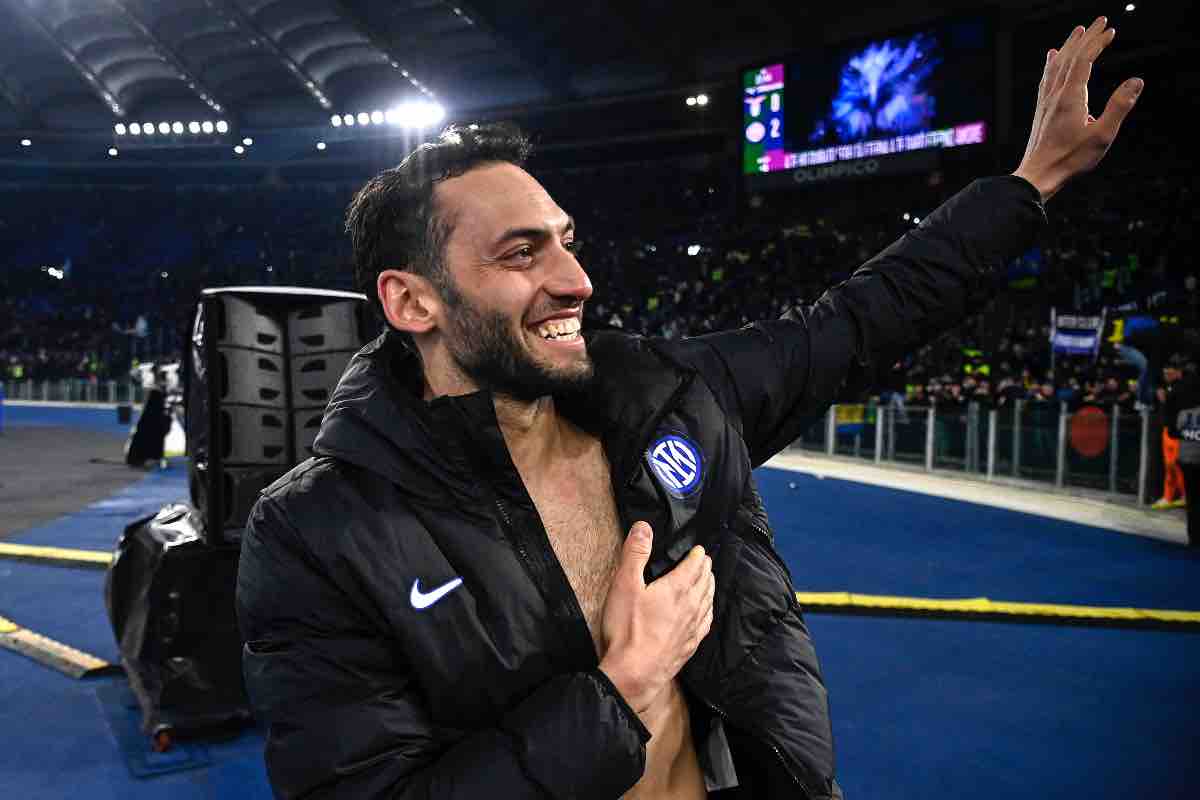 "Calhanoglu è il centrocampista più forte del mondo": tifosi dell'Inter in visibilio