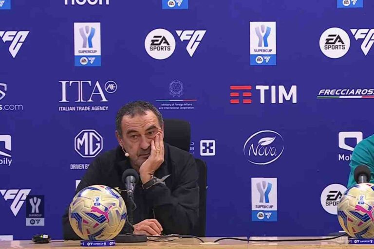 Sarri sconsolato in conferenza