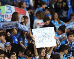 Gli Ultras del Napoli si scagliano contro Acerbi: striscione durissimo (FOTO)