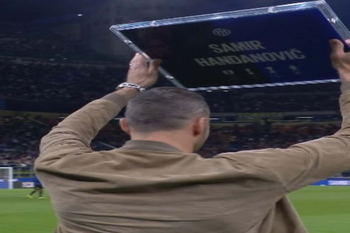Handanovic premiato dall'Inter 