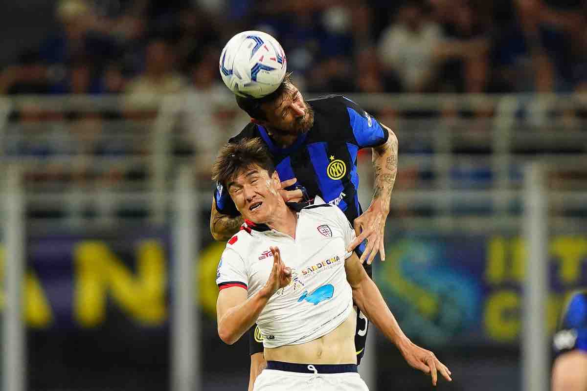 Inter-Cagliari, il tecnico lo sostituisce: giocatore incredulo