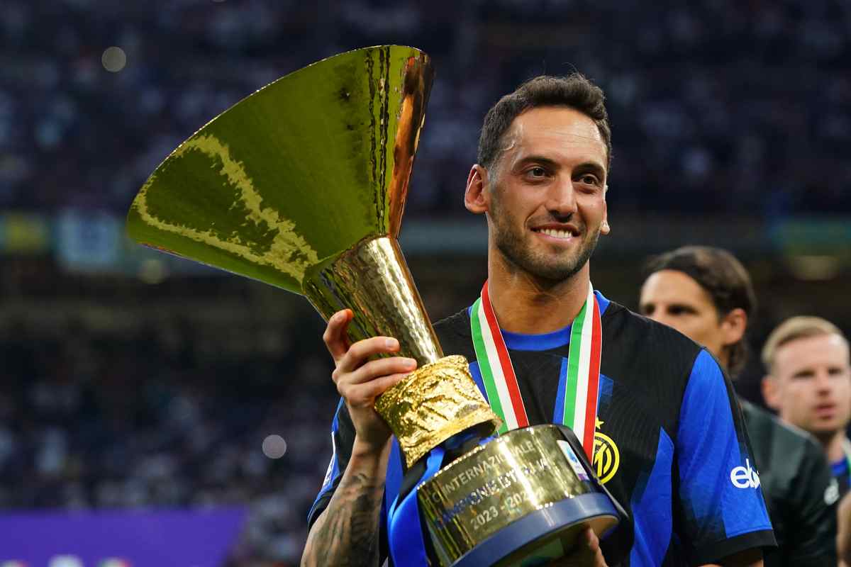 Hakan Calhanoglu eletto come miglior centrocampista della stagione