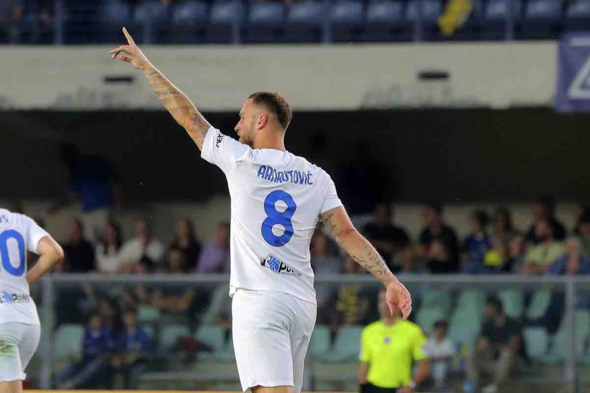 “Resterò all’Inter”, l’annuncio dell’attaccante è netto: cambiano i piani di Marotta