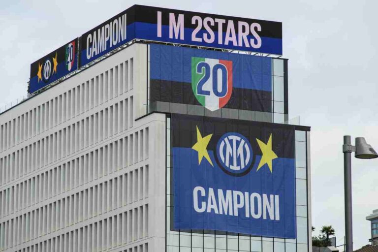 Inter, esposto nei confronti del club