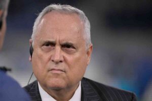 Lotito pensieroso