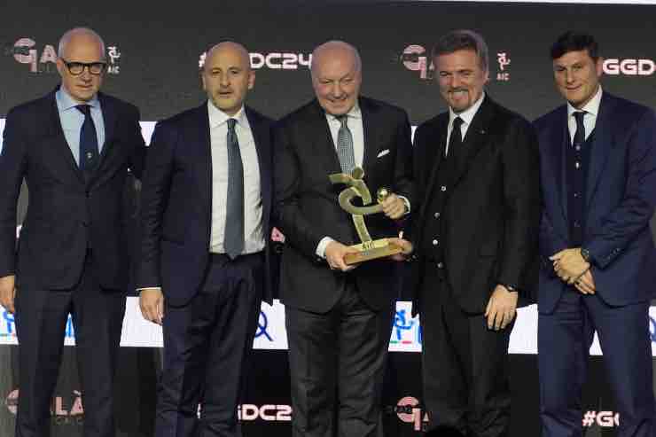Dirigenza Inter al lavoro