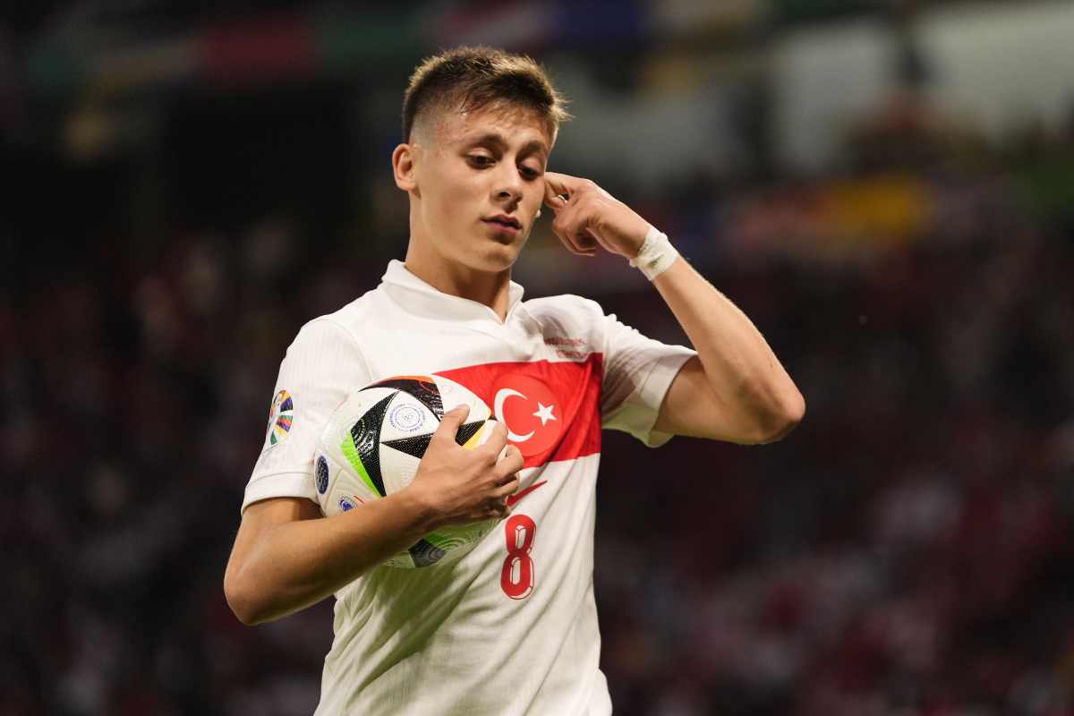 Arda Guler con la maglia della Turchia