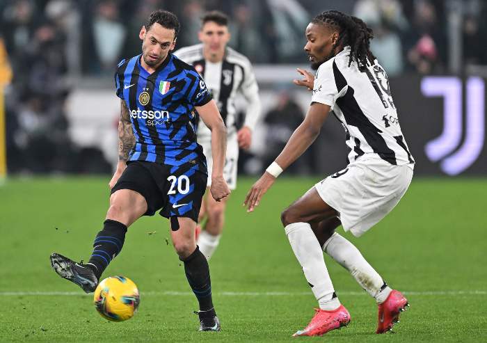 Hakan Calhanoglu in Juve Inter