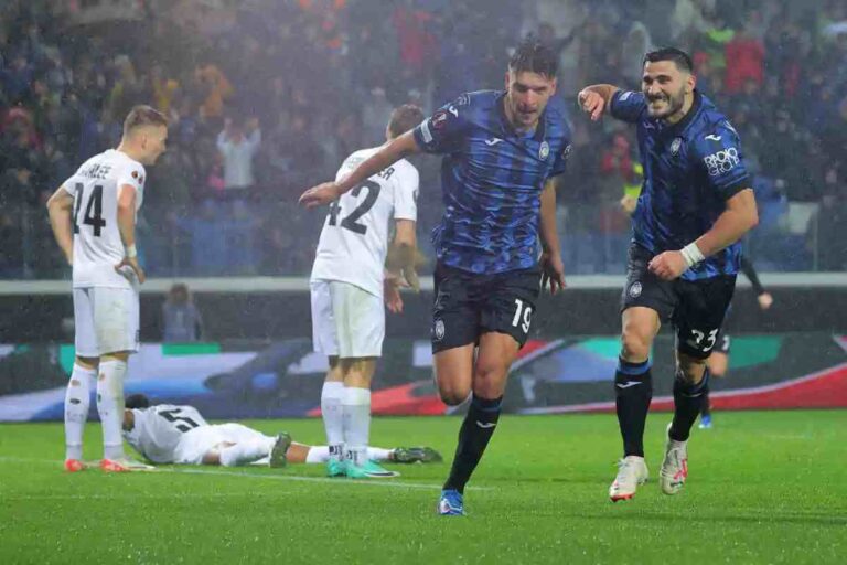 Djimsiti esulta dopo un gol