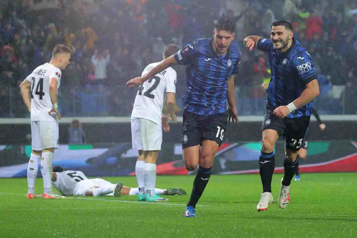 Djimsiti esulta dopo un gol