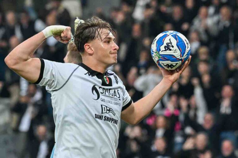 Esposito, rinnovo ufficiale