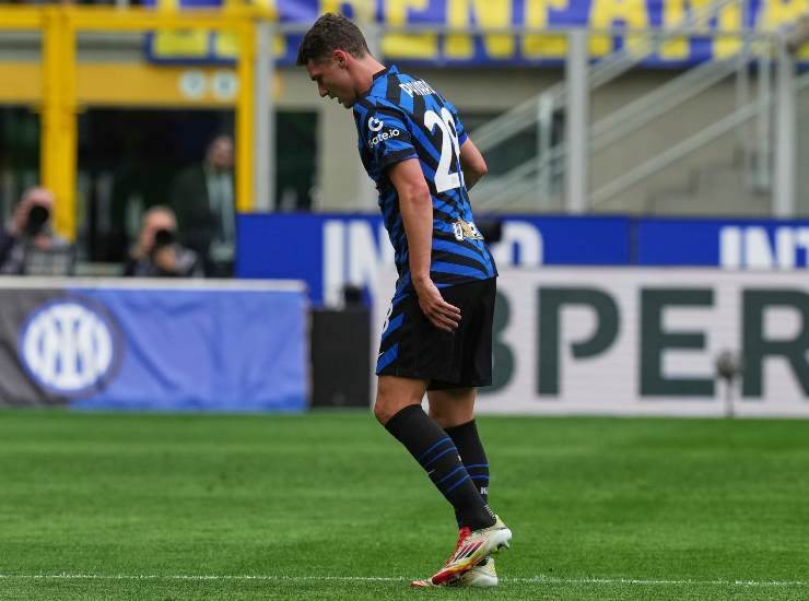 Pavard mentre lascia il campo