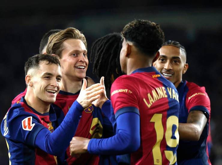 De Jong esulta con i compagni