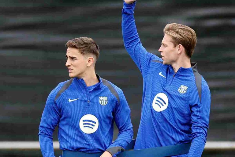Gavi e de Jong durante il riscaldamento