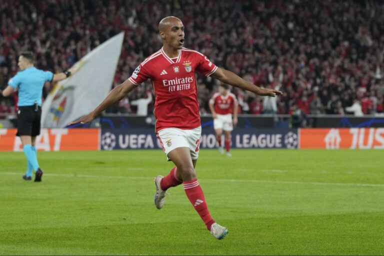 Joao Mario esulta