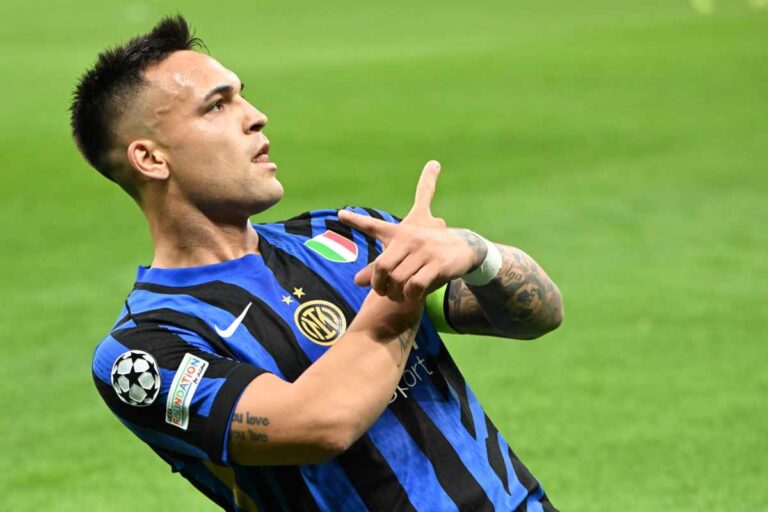 Lautaro esulta dopo una rete