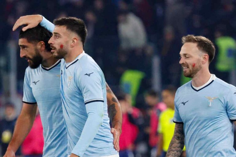 Giocatori della Lazio che esultano