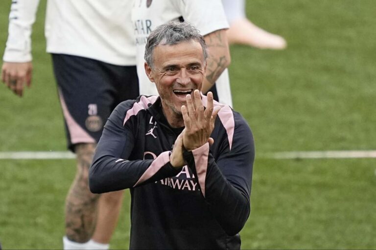 Luis Enrique sorridente