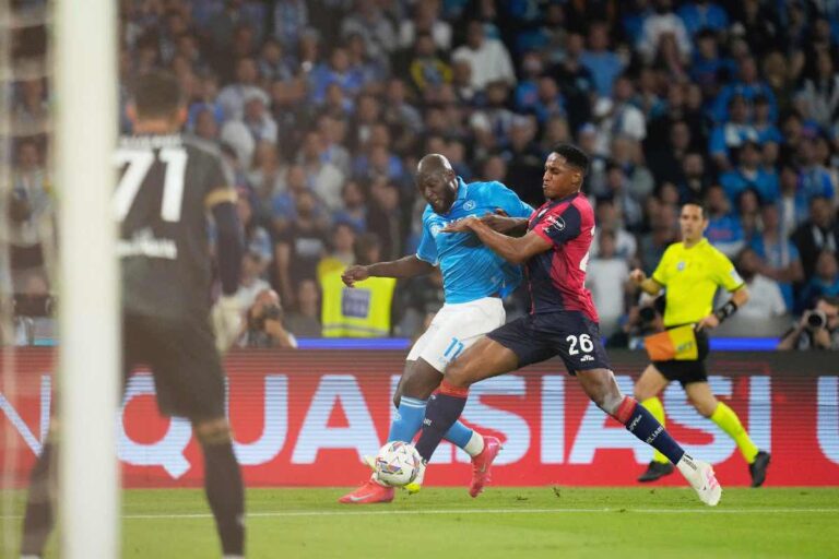 Il siparietto tra Lukaku e Mina fa discutere: tifosi ineristi furiosi