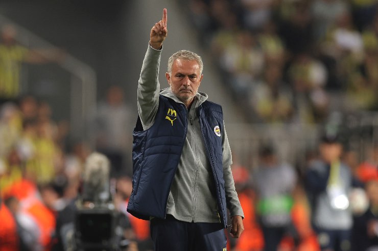 Mourinho ironizza sul Triplete sfumato di Inzaghi
