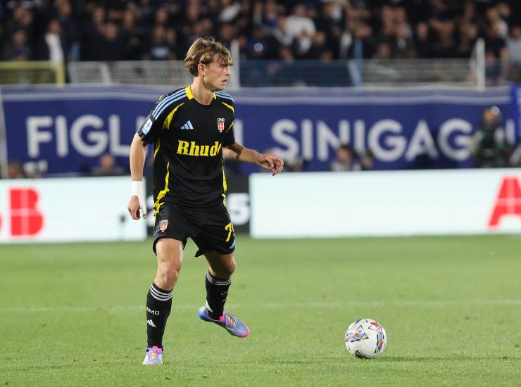 Nico Paz durante il match