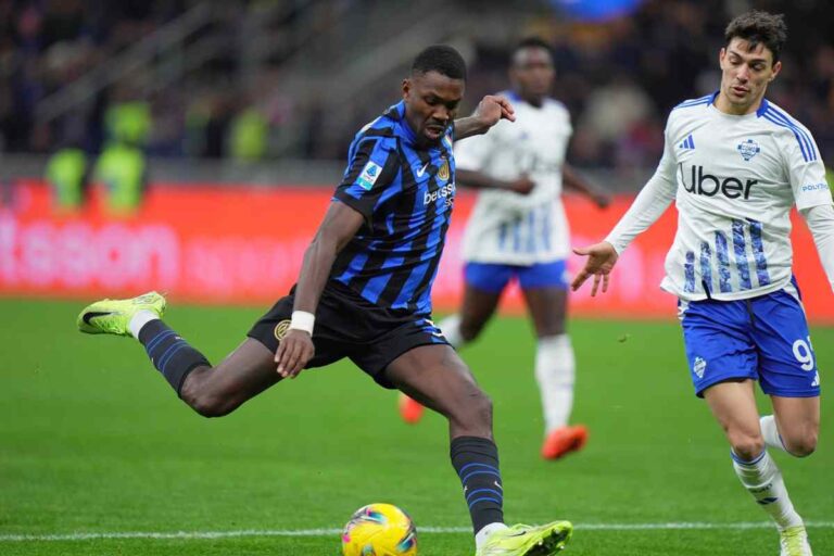 Thuram calcia contro il Como
