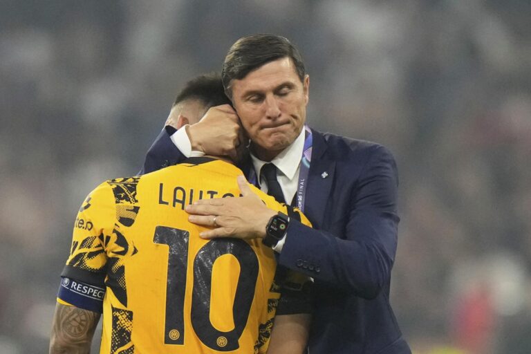Lautaro abbraccio con Zanetti